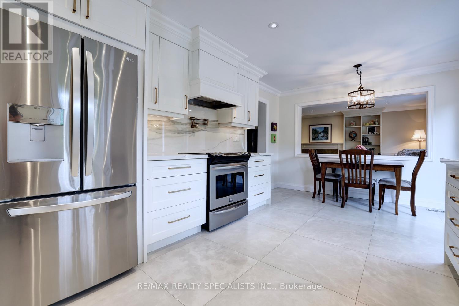 2021 Shawanaga Trail, Mississauga, Ontario  L5H 3Z3 - Photo 15 - W13464150