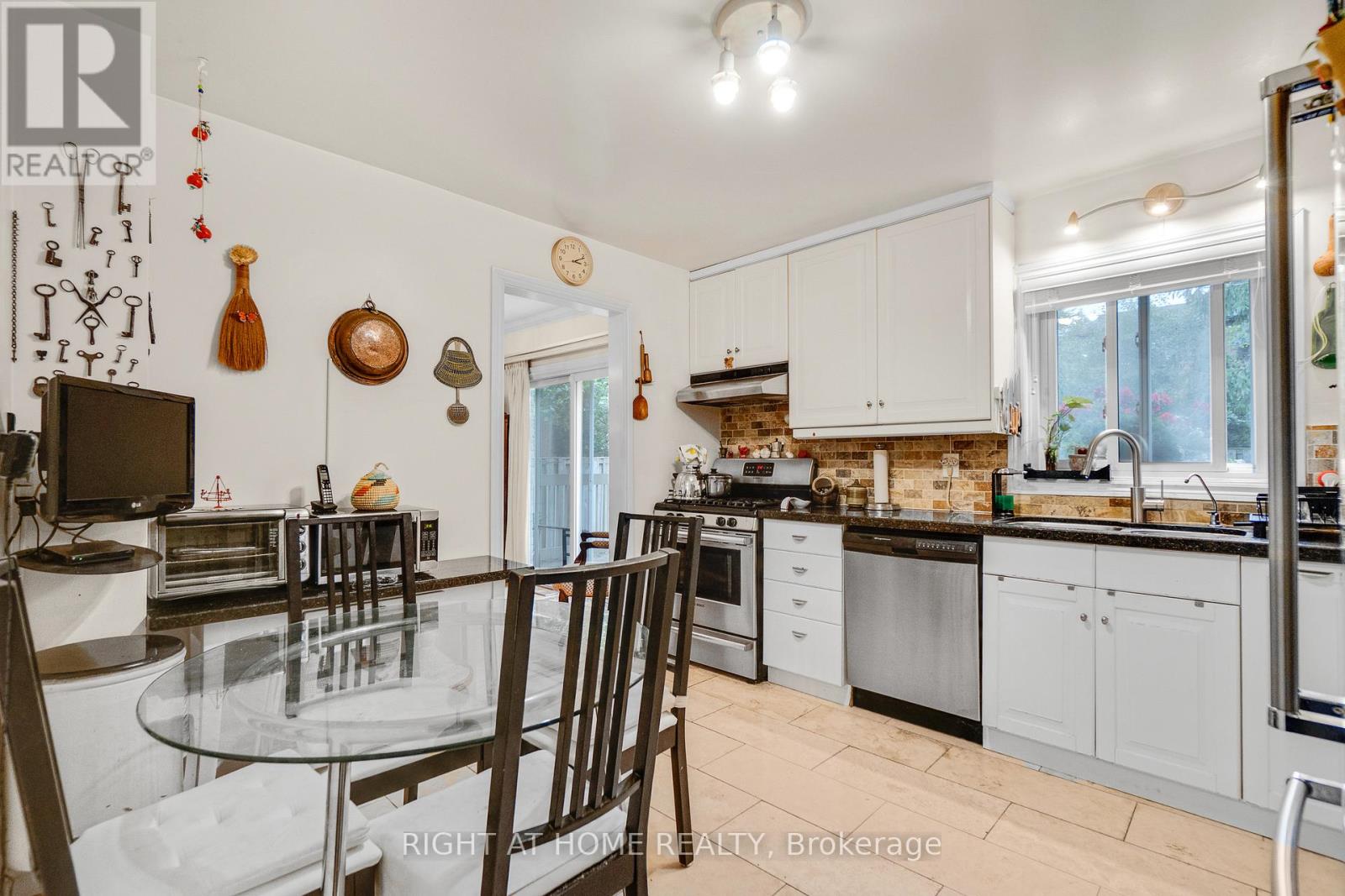 1093 Montgomery Drive, Oakville, Ontario  L6M 1E8 - Photo 19 - W13464314