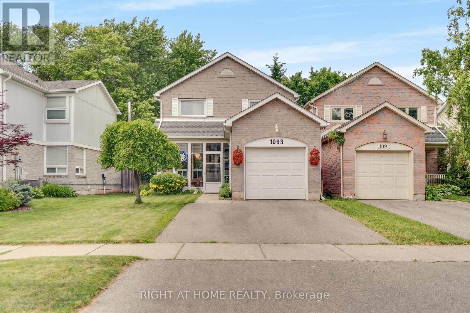 1093 Montgomery Drive, Oakville, Ontario  L6M 1E8 - Photo 2 - W13464314