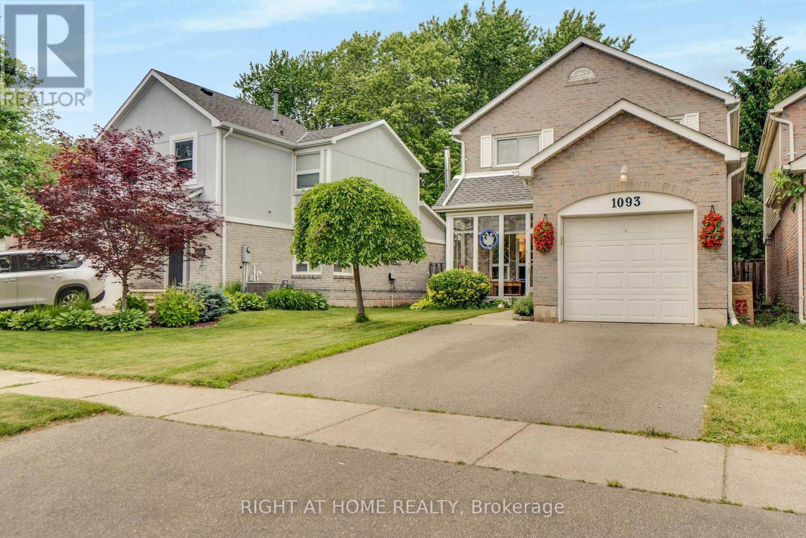 1093 Montgomery Drive, Oakville, Ontario  L6M 1E8 - Photo 3 - W13464314