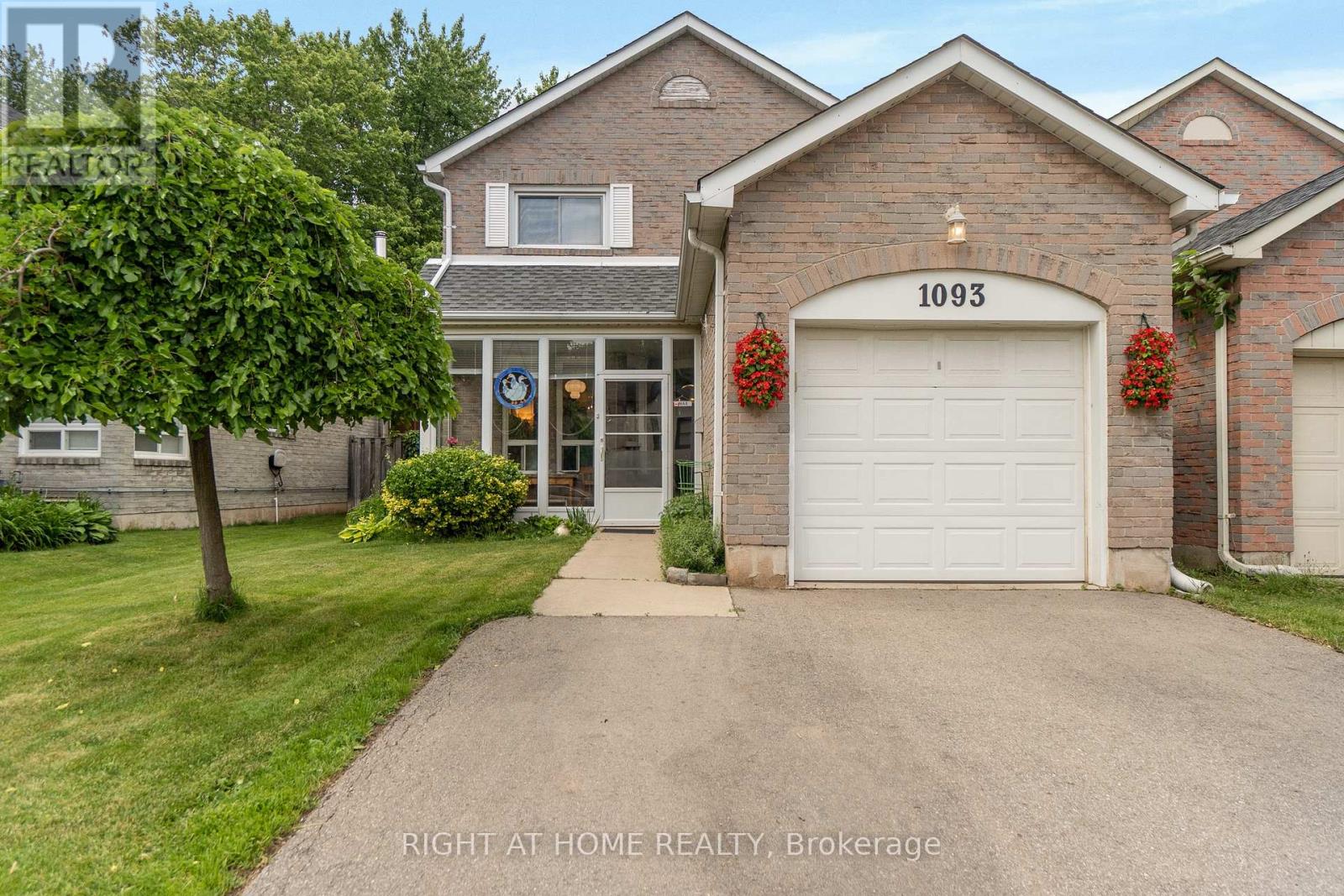 1093 Montgomery Drive, Oakville, Ontario  L6M 1E8 - Photo 4 - W13464314