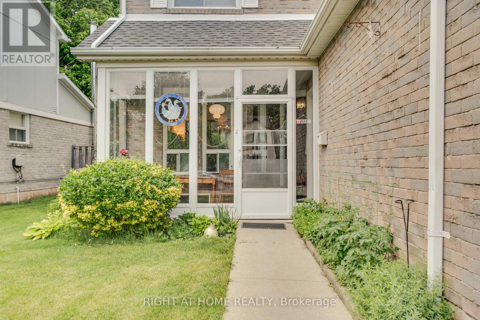 1093 Montgomery Drive, Oakville, Ontario  L6M 1E8 - Photo 5 - W13464314
