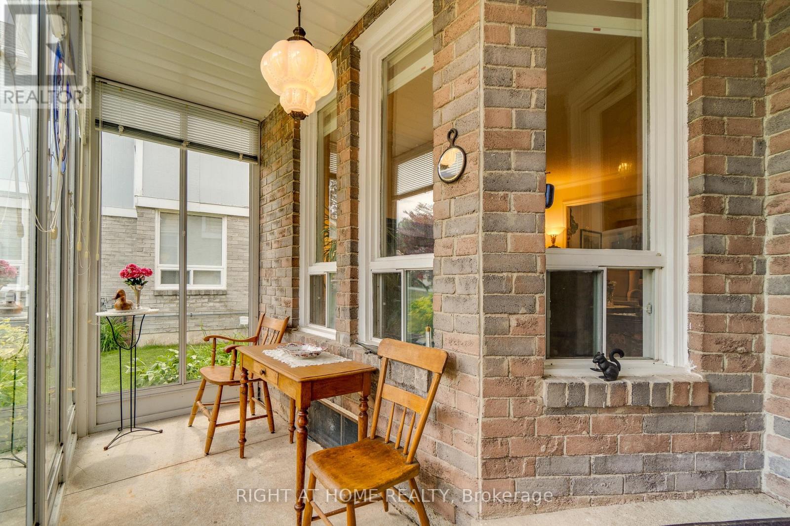 1093 Montgomery Drive, Oakville, Ontario  L6M 1E8 - Photo 7 - W13464314
