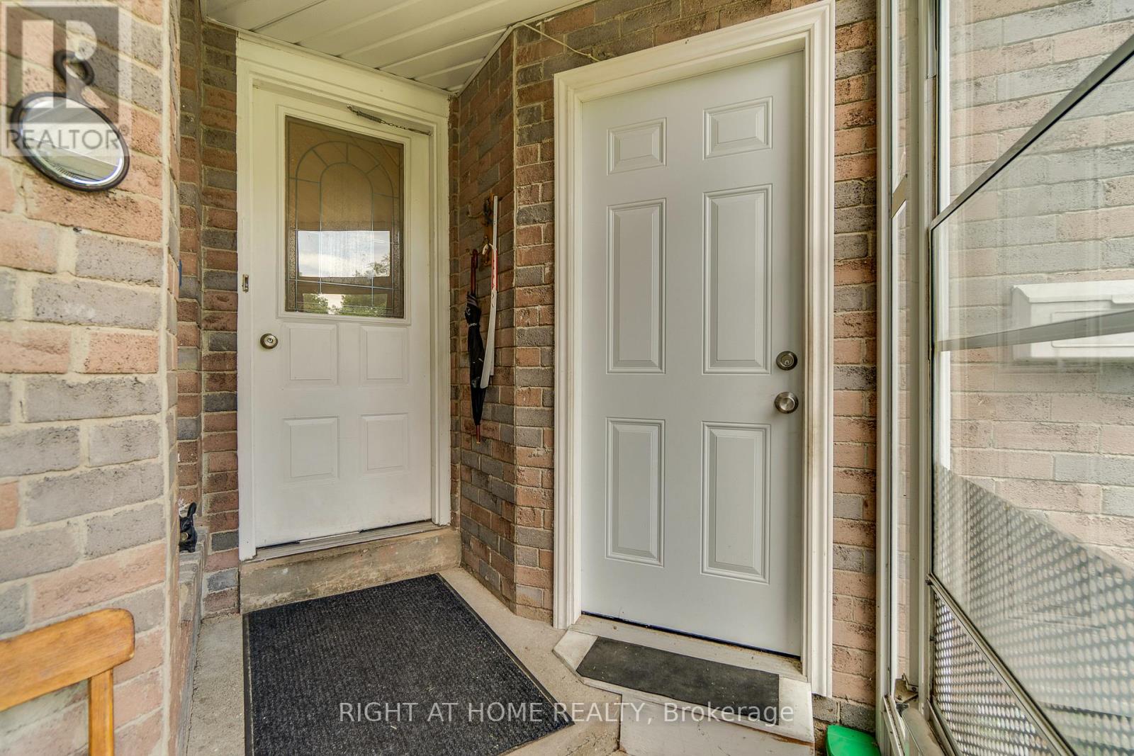1093 Montgomery Drive, Oakville, Ontario  L6M 1E8 - Photo 8 - W13464314