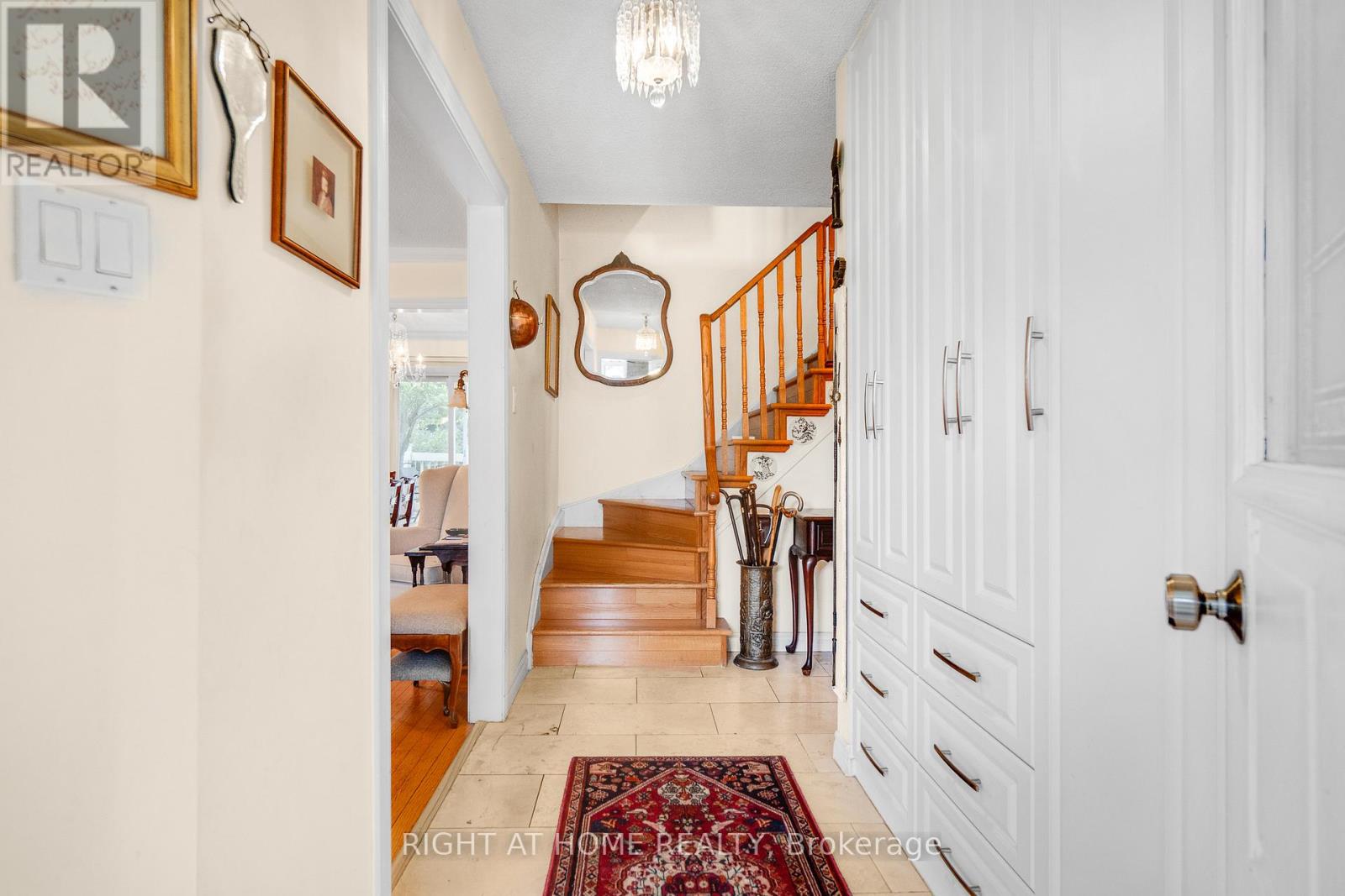 1093 Montgomery Drive, Oakville, Ontario  L6M 1E8 - Photo 9 - W13464314
