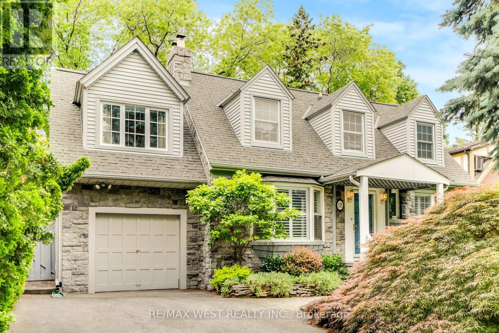 18 NORTH KINGSLEA DRIVE, Toronto, Ontario