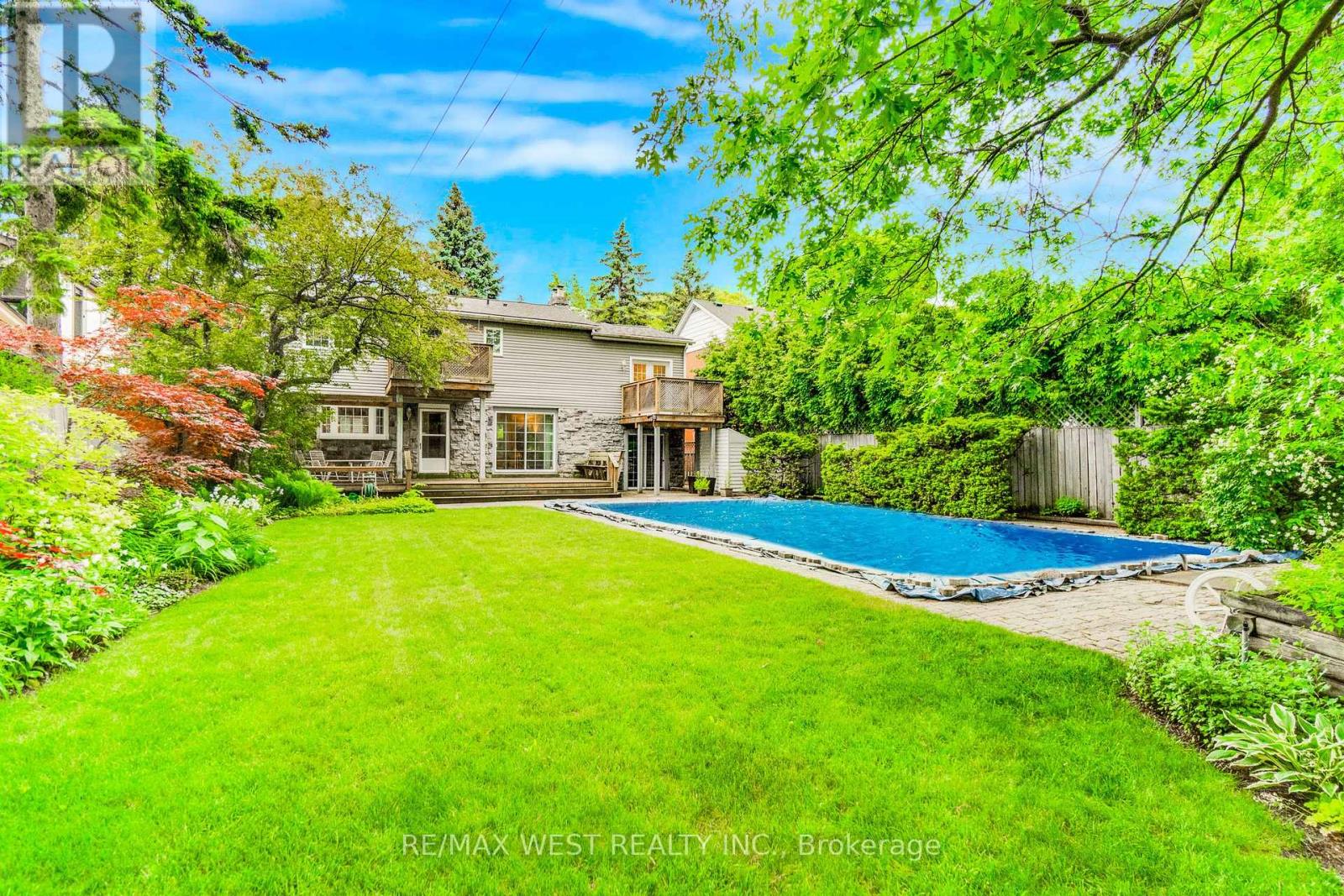 18 North Kingslea Drive, Toronto, Ontario  M8Y 2B1 - Photo 10 - W13464360