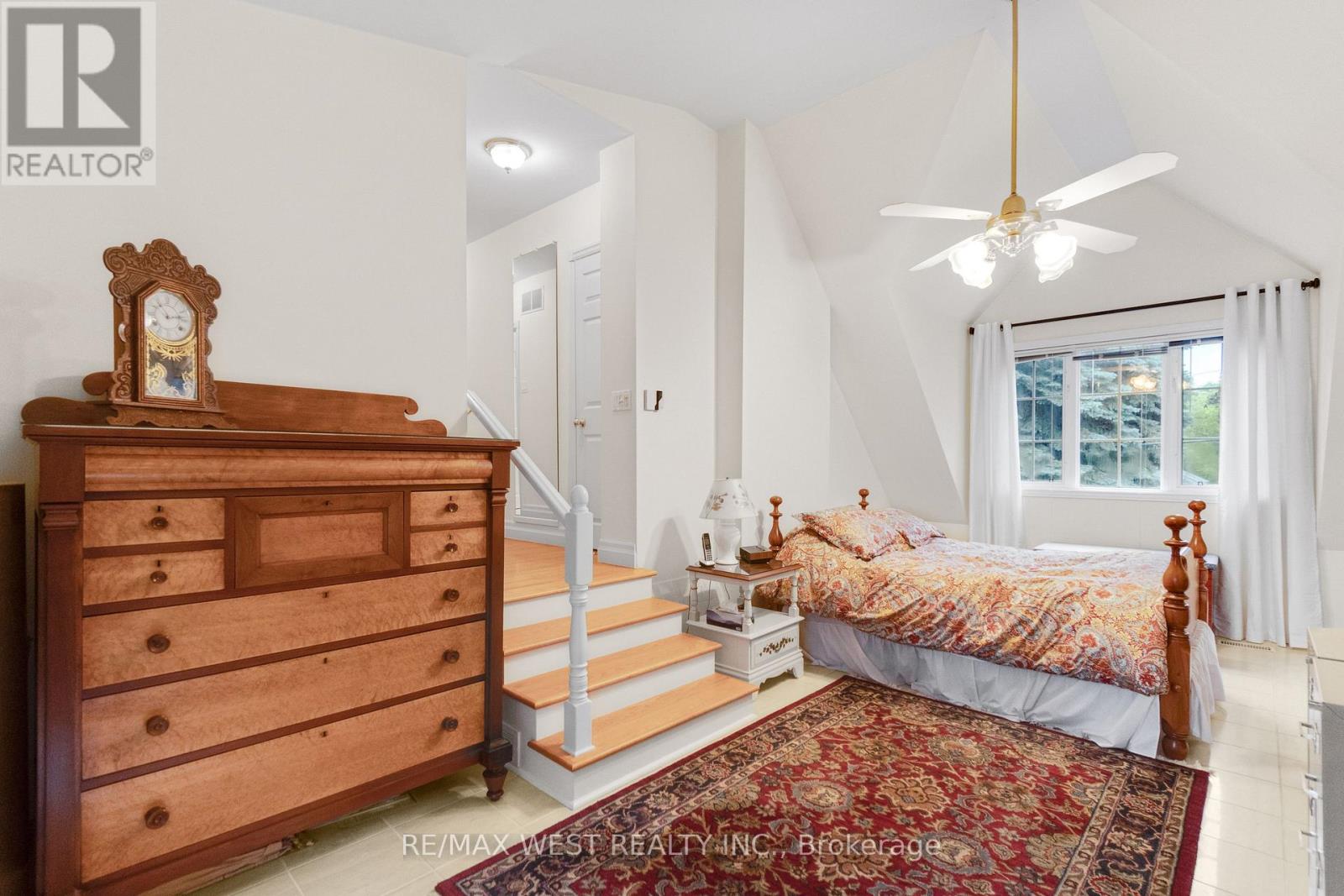 18 North Kingslea Drive, Toronto, Ontario  M8Y 2B1 - Photo 6 - W13464360