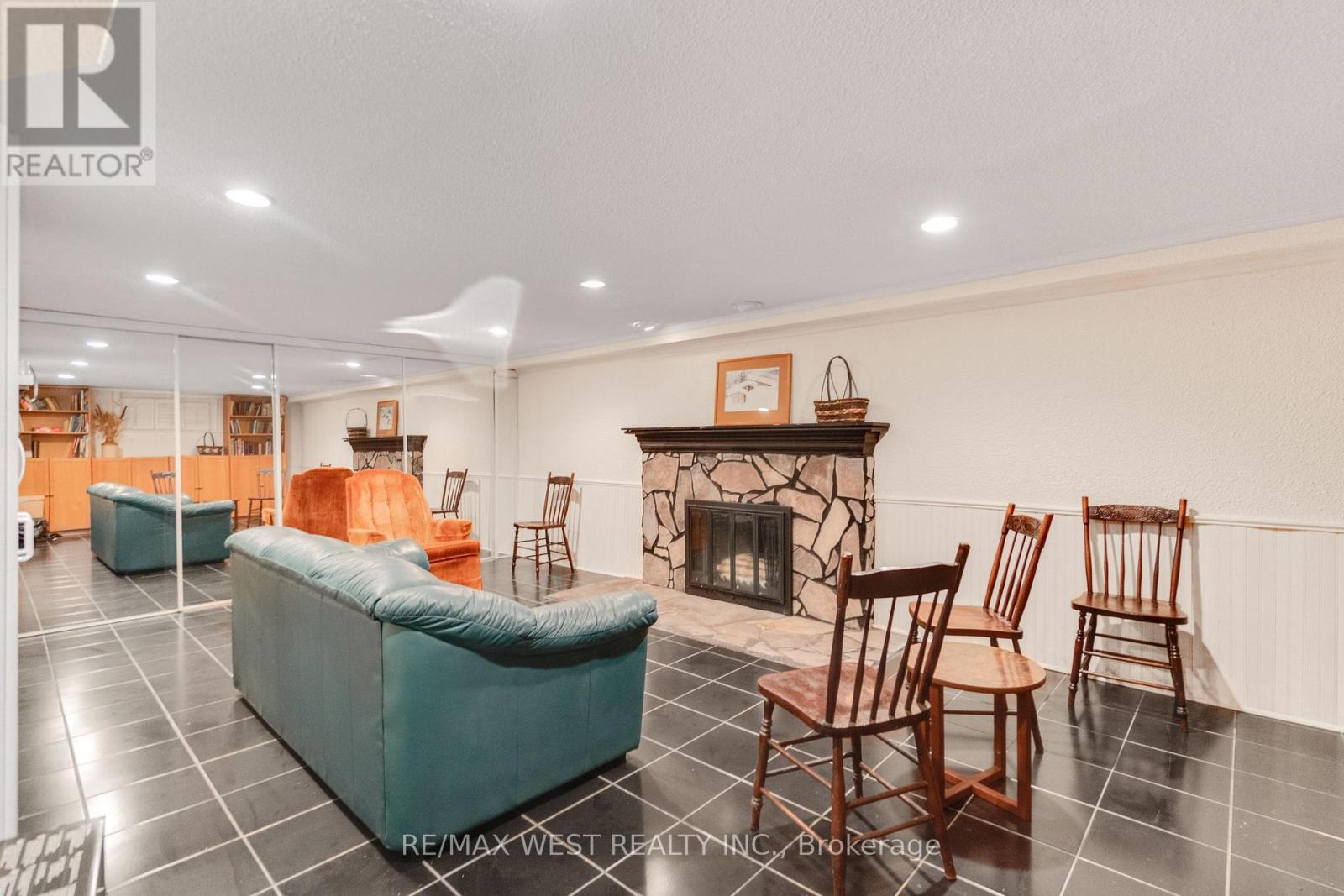 18 North Kingslea Drive, Toronto, Ontario  M8Y 2B1 - Photo 7 - W13464360