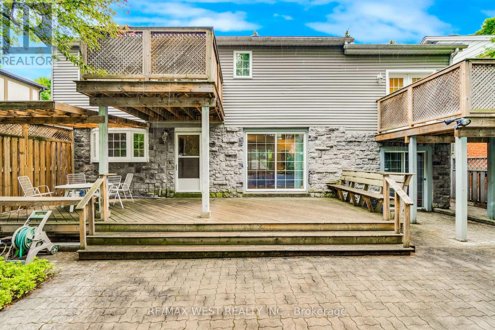 18 North Kingslea Drive, Toronto, Ontario  M8Y 2B1 - Photo 8 - W13464360