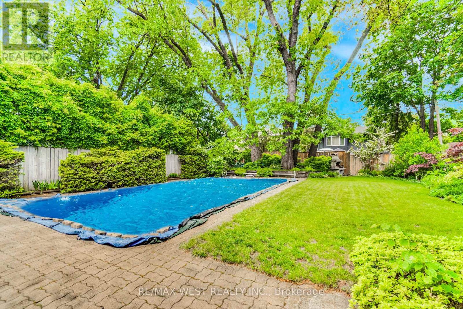 18 North Kingslea Drive, Toronto, Ontario  M8Y 2B1 - Photo 9 - W13464360