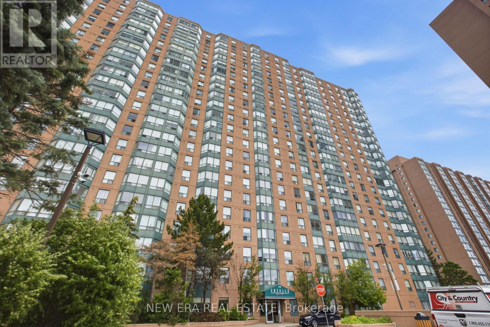 301 - 135 HILLCREST AVENUE, Mississauga, Ontario