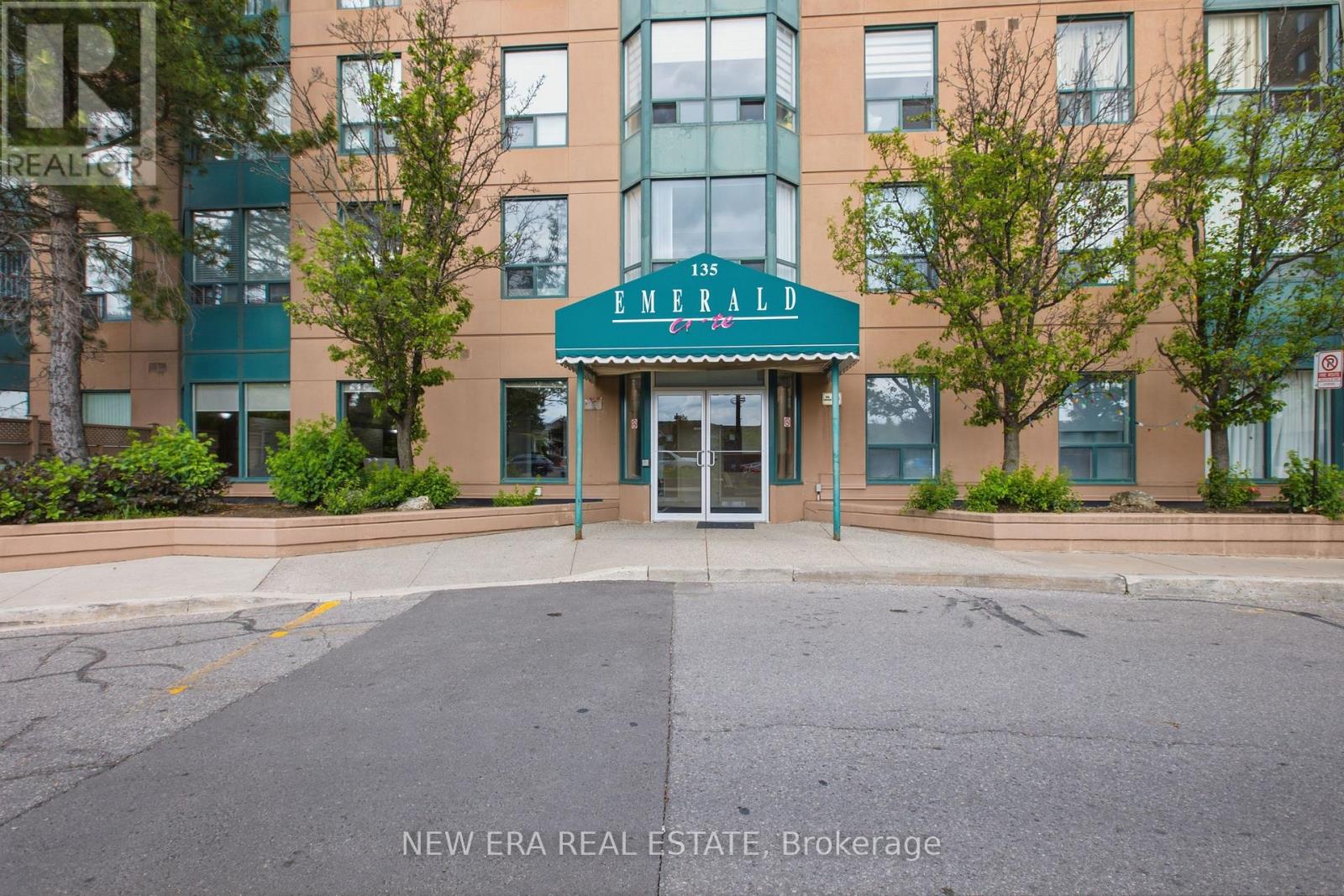 301 - 135 Hillcrest Avenue, Mississauga, Ontario L5B 4B1 - Photo 2 - W13464362