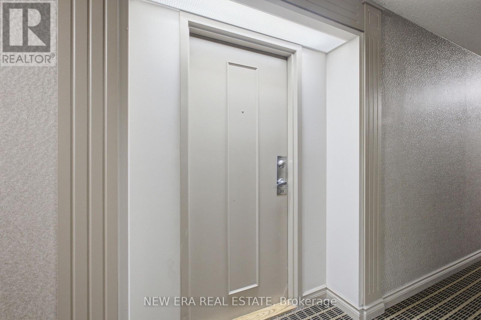 301 - 135 Hillcrest Avenue, Mississauga, Ontario L5B 4B1 - Photo 4 - W13464362