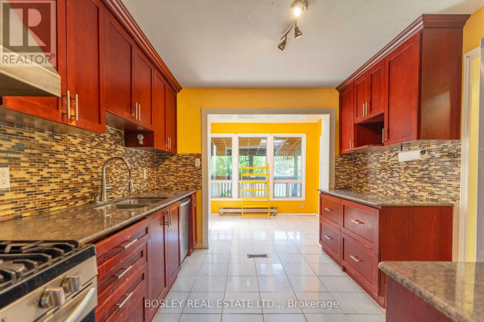 6 Floribunda Crescent, Brampton, Ontario  L6T 4S1 - Photo 10 - W13464436