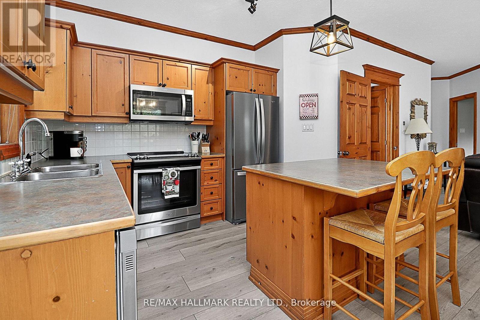 101 - 184 Snowbridge Way, Blue Mountains, Ontario  L9Y 0V1 - Photo 4 - X13464284