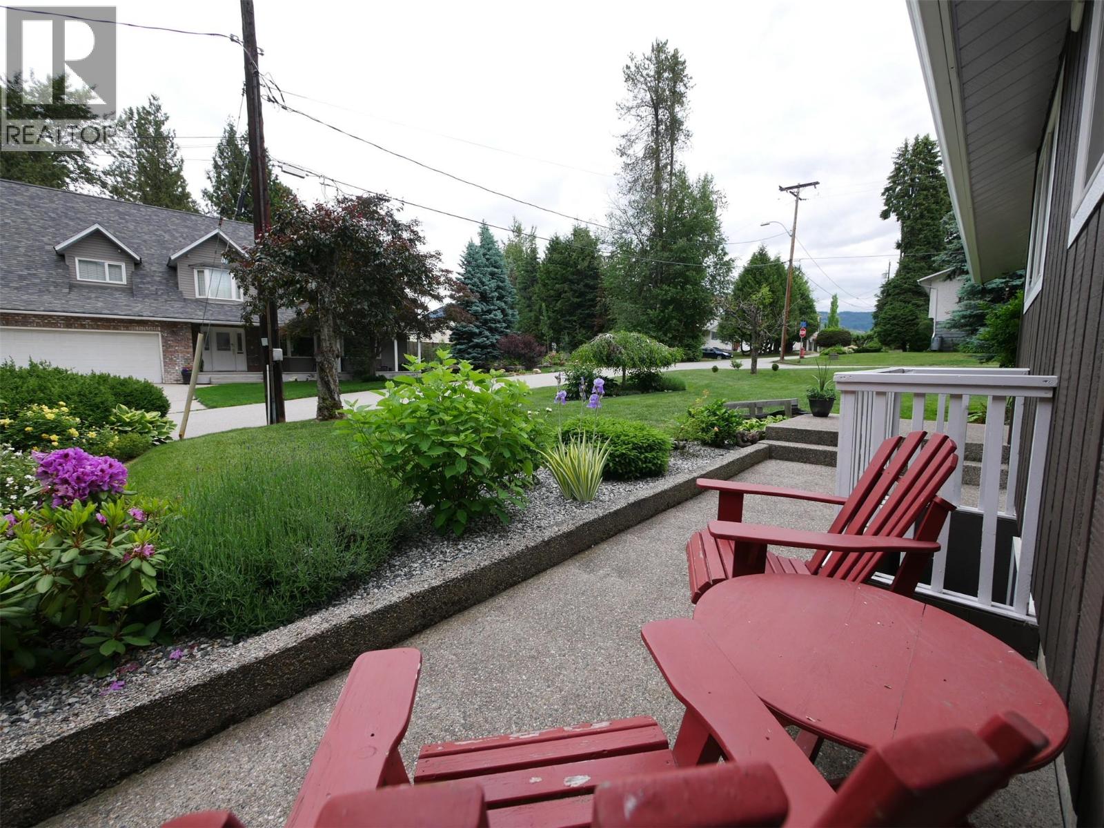 800 21st Street, Castlegar, British Columbia  V1N 2N3 - Photo 12 - 10391880