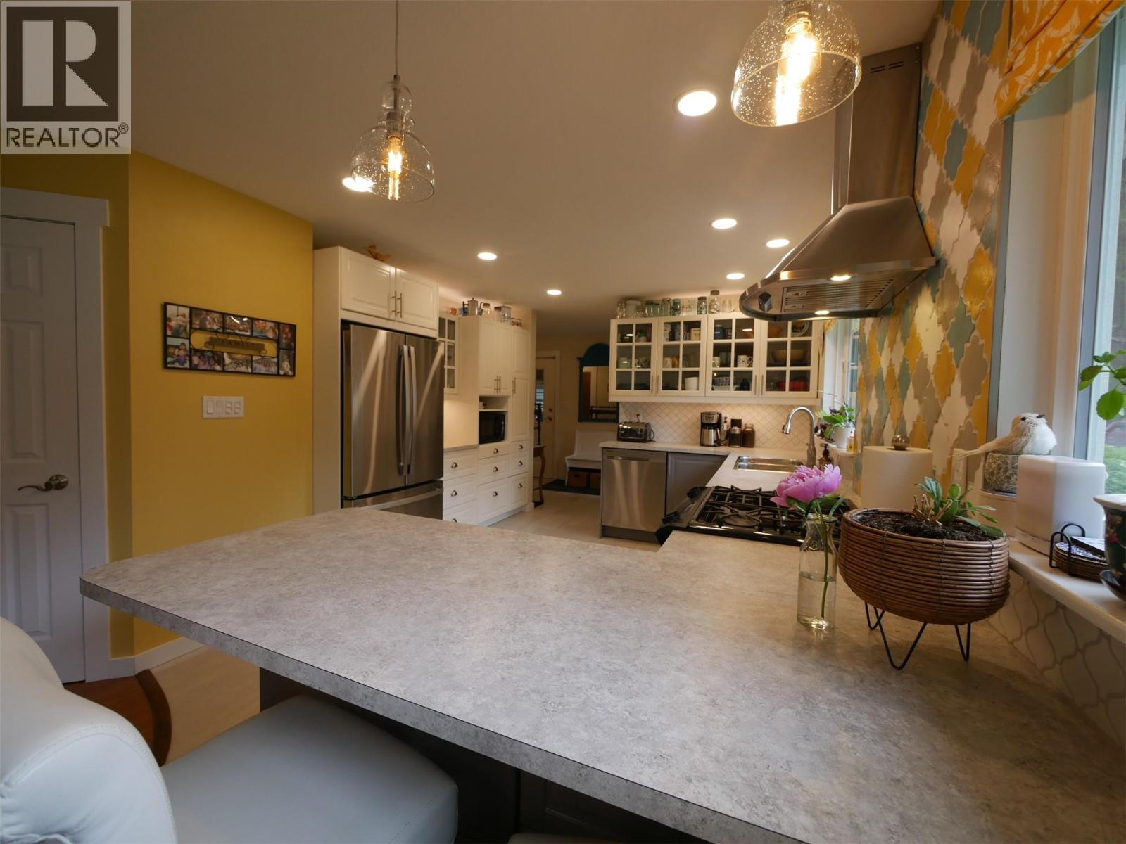 800 21st Street, Castlegar, British Columbia  V1N 2N3 - Photo 31 - 10391880