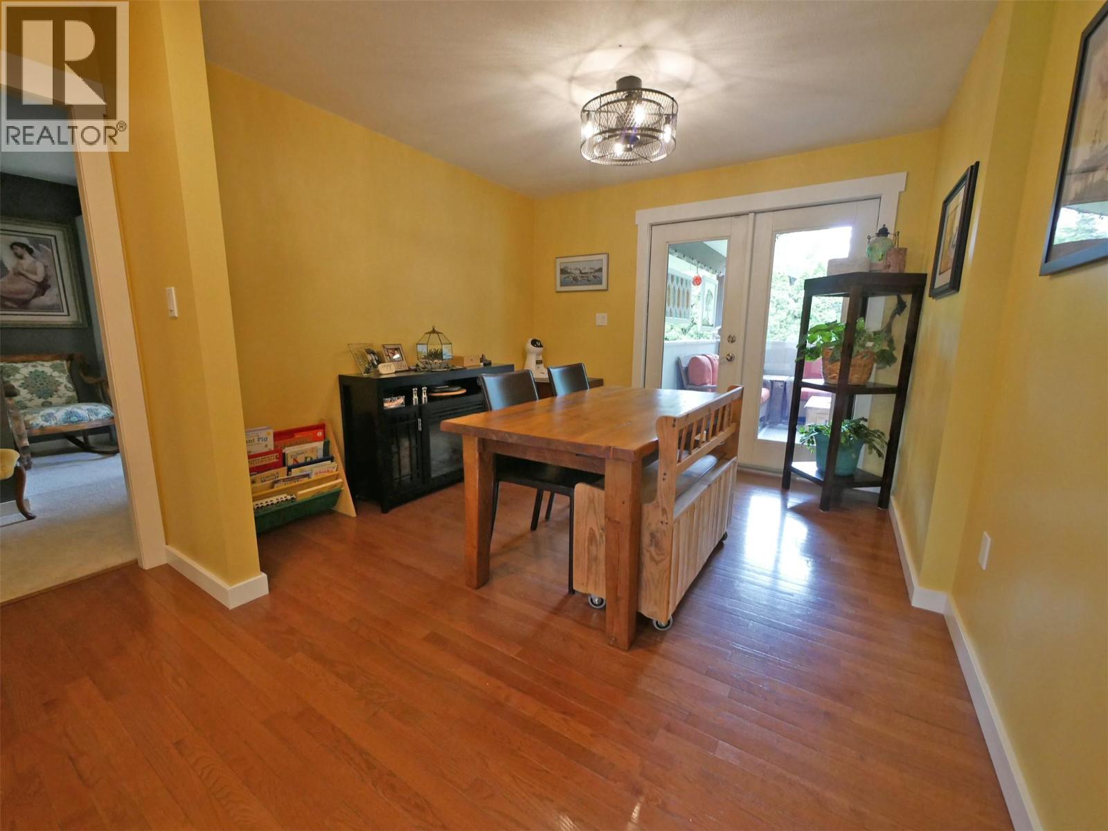 800 21st Street, Castlegar, British Columbia  V1N 2N3 - Photo 29 - 10391880