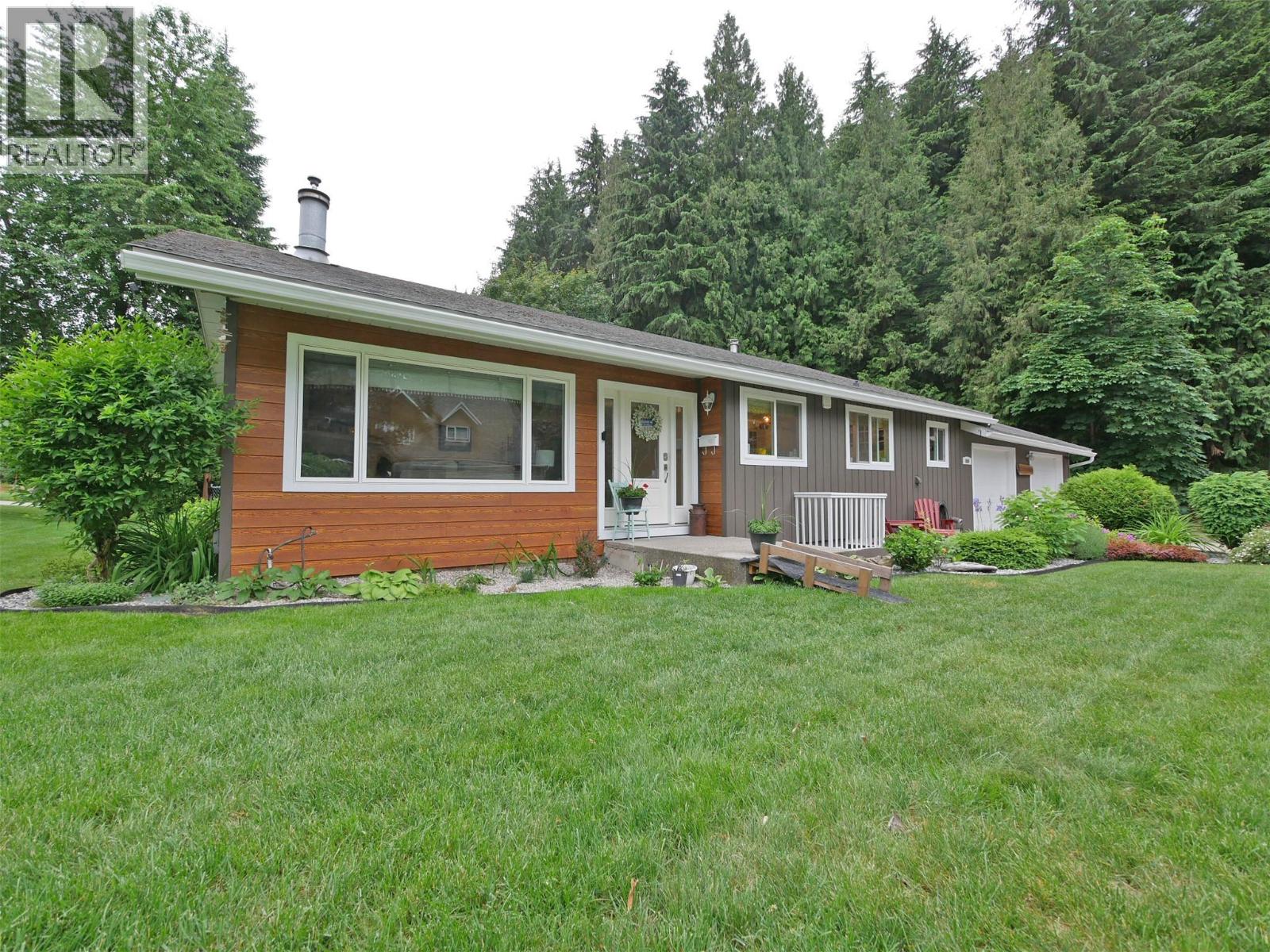 800 21st Street, Castlegar, British Columbia  V1N 2N3 - Photo 17 - 10391880