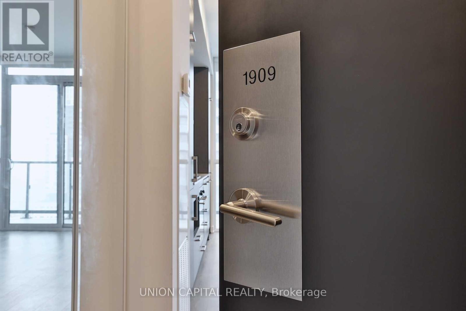 1909 - 87 Peter Street, Toronto, Ontario  M5V 0P1 - Photo 3 - C13464398