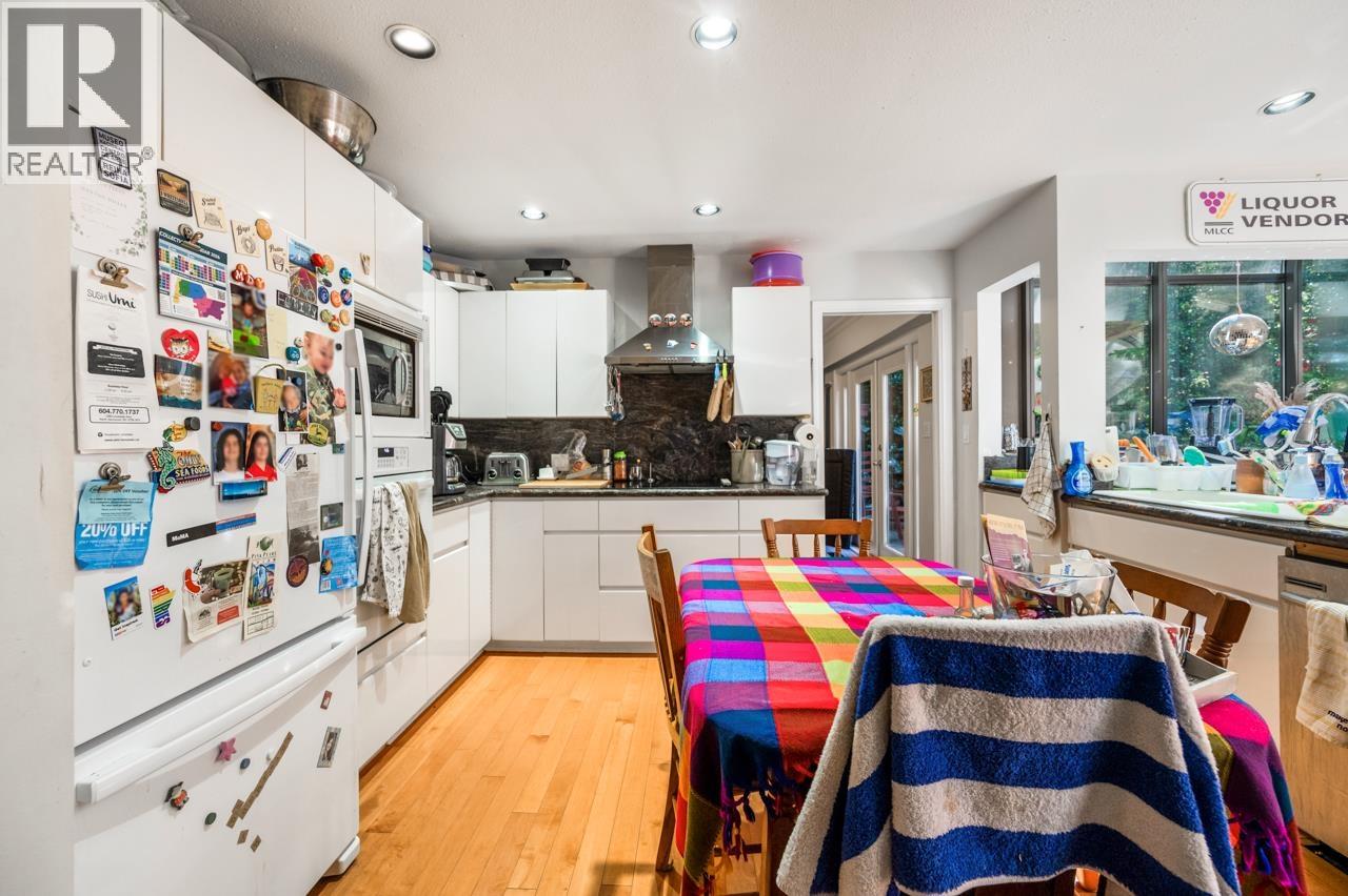 5261 Cliffridge Avenue, North Vancouver, British Columbia  V7R 3V2 - Photo 10 - R3137652