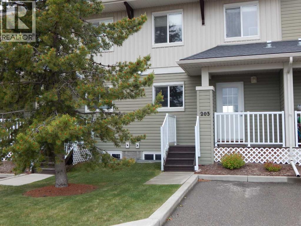 203 Clover Way, Carstairs, Alberta  T0M 0N0 - Photo 2 - A2292899