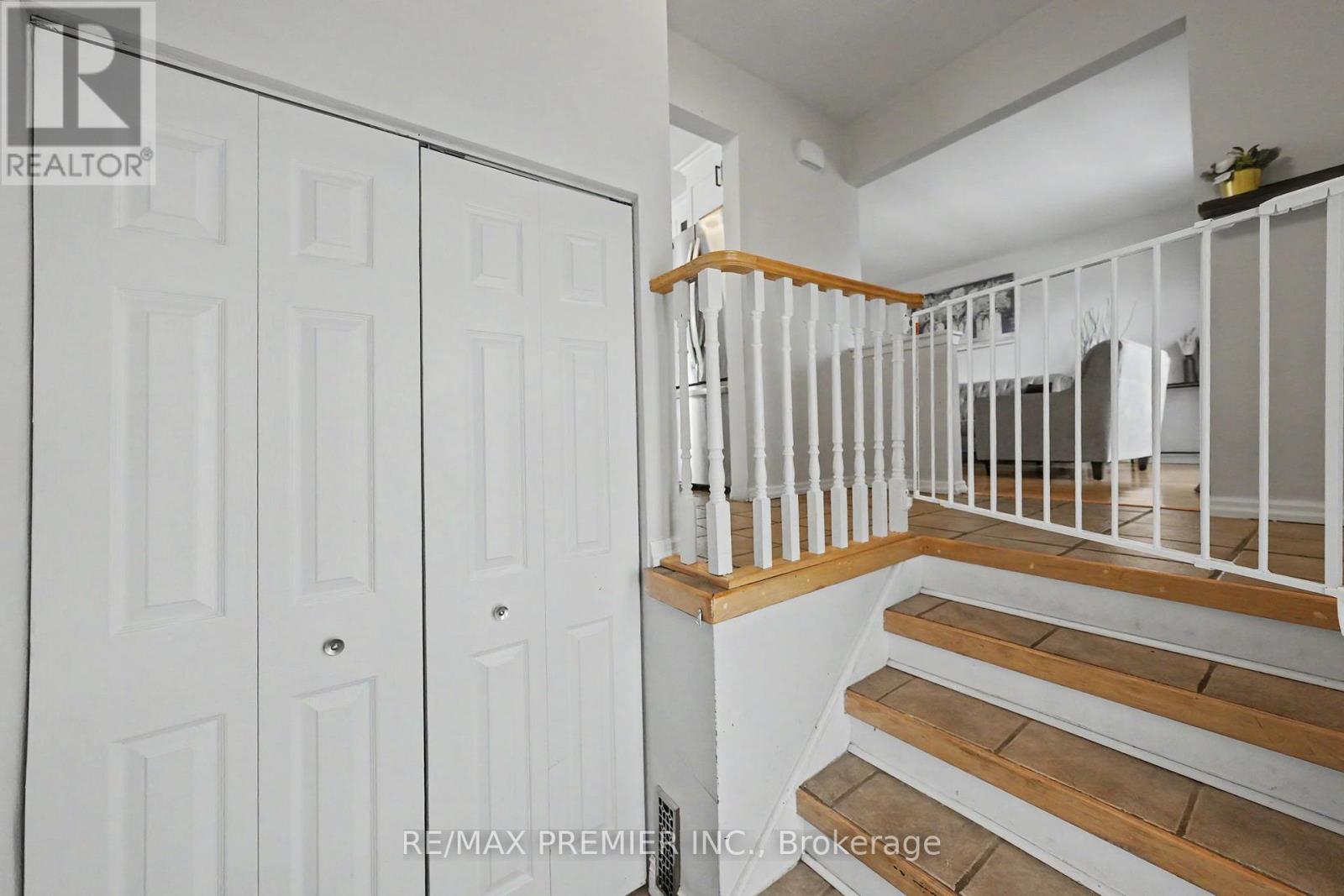 249 Britannia Avenue, Bradford West Gwillimbury (Bradford), Ontario  L3Z 1A6 - Photo 3 - N13464404