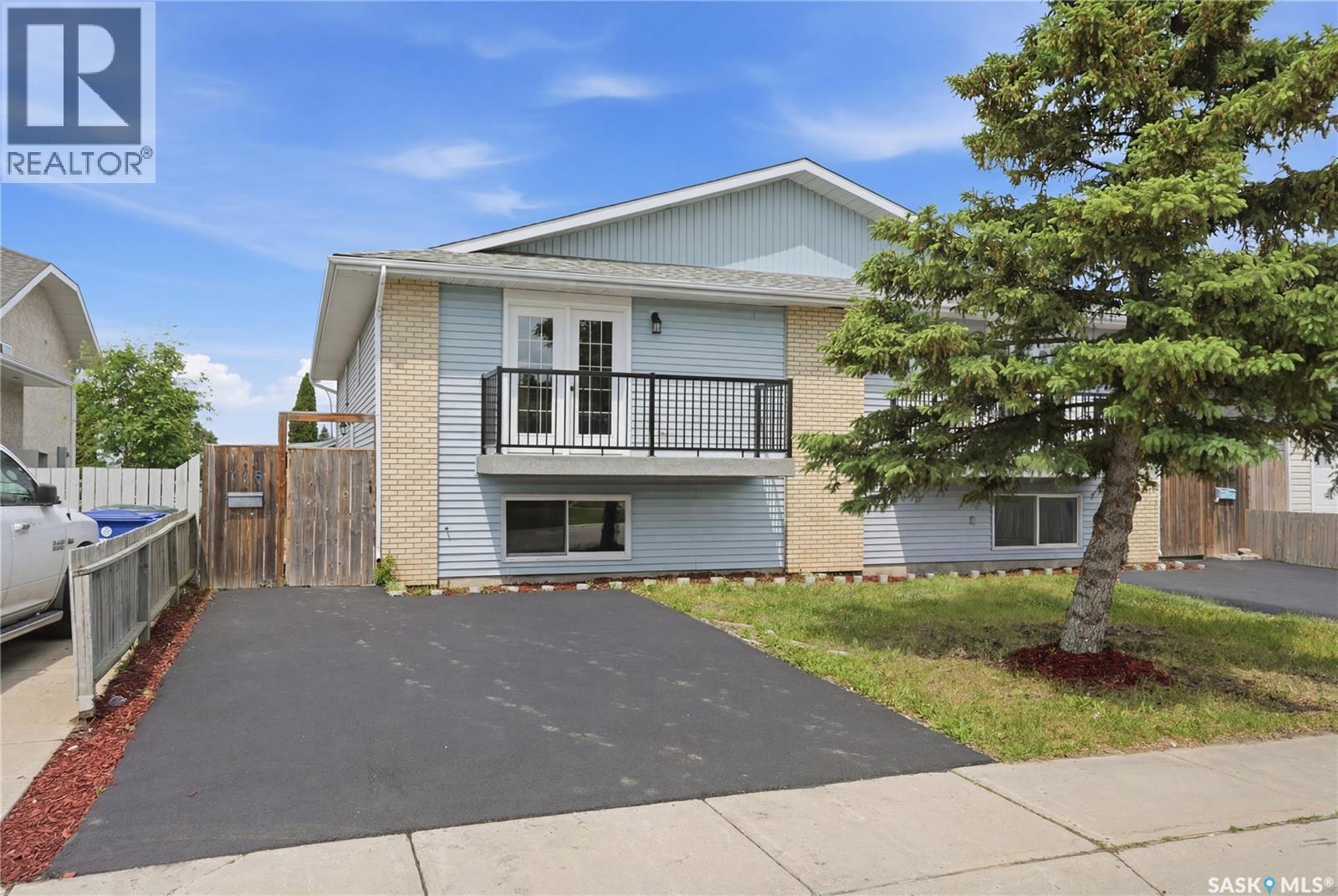 116 (114) Hall Crescent, Saskatoon, Saskatchewan  S7L 7G6 - Photo 2 - SK039925