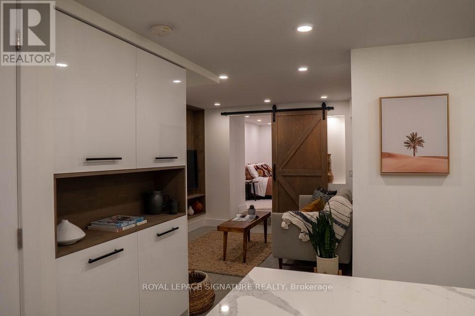 LOWER - 166 OAKMOUNT ROAD, Toronto, Ontario