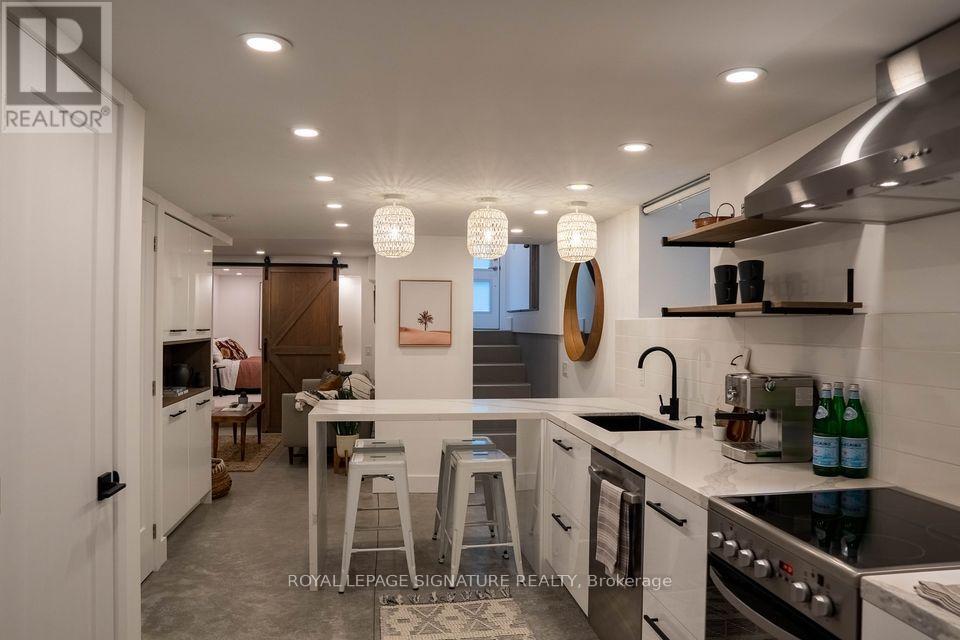 Lower - 166 Oakmount Road, Toronto, Ontario  M6P 2N9 - Photo 19 - W13464424