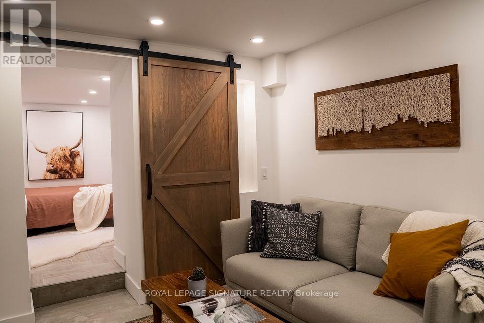 Lower - 166 Oakmount Road, Toronto, Ontario  M6P 2N9 - Photo 4 - W13464424