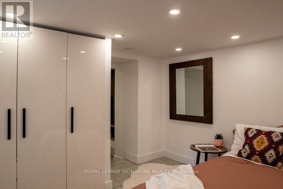 Lower - 166 Oakmount Road, Toronto, Ontario  M6P 2N9 - Photo 9 - W13464424