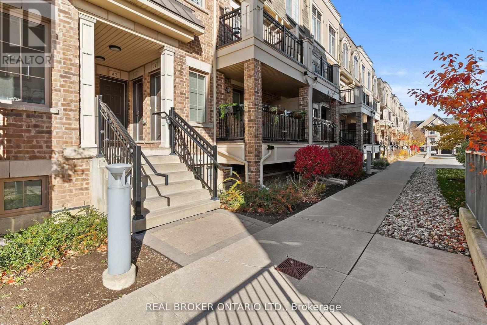 42 - 2441 GREENWICH DRIVE N, Oakville, Ontario