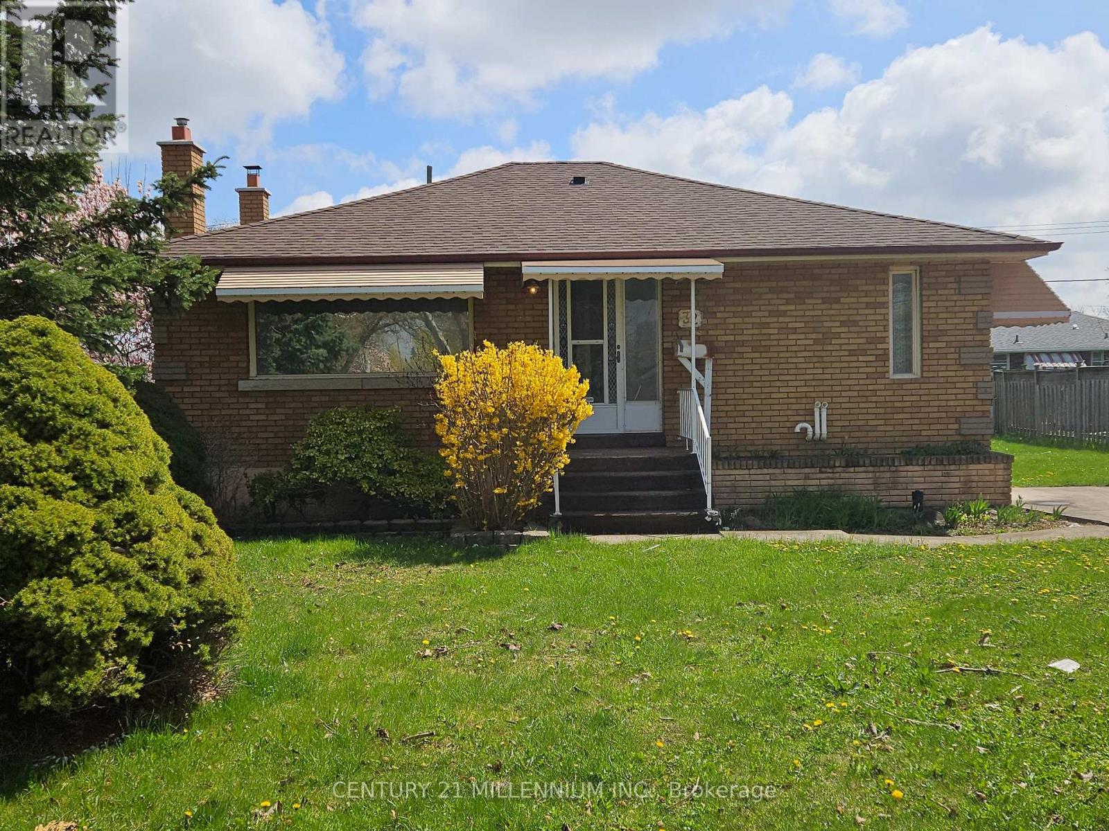 UPPER - 32 STEWART AVENUE, Thorold, Ontario