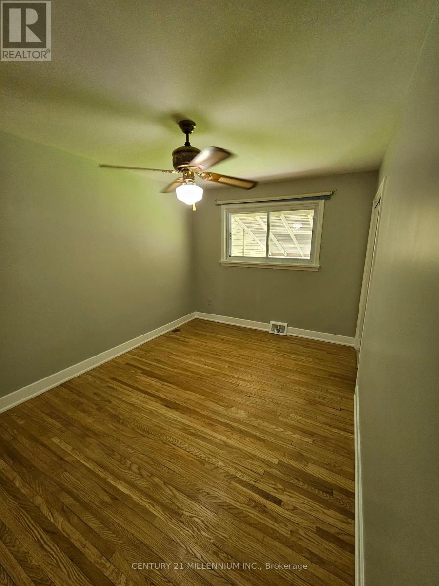 Upper - 32 Stewart Avenue, Thorold, Ontario  L2V 2W7 - Photo 5 - X13464418