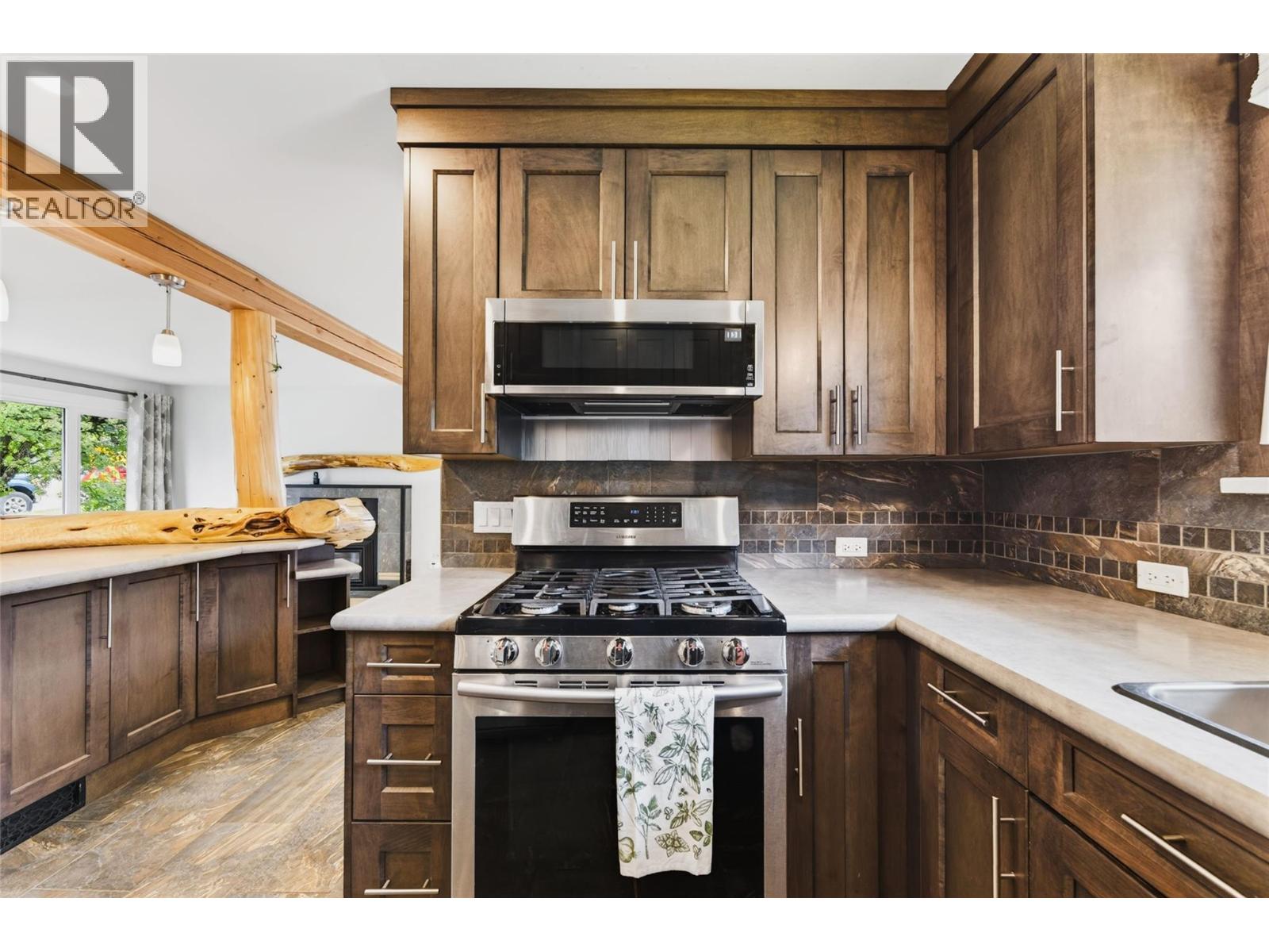 815 Tenth Street, Nelson, British Columbia  V1L 3C6 - Photo 11 - 10391936