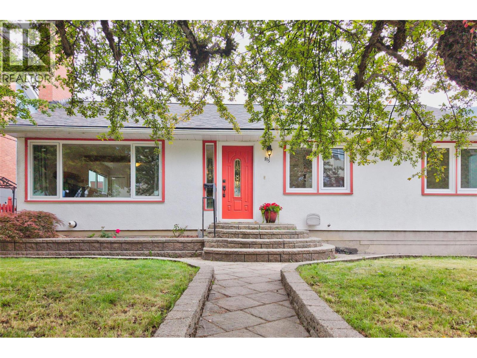 815 Tenth Street, Nelson, British Columbia  V1L 3C6 - Photo 1 - 10391936