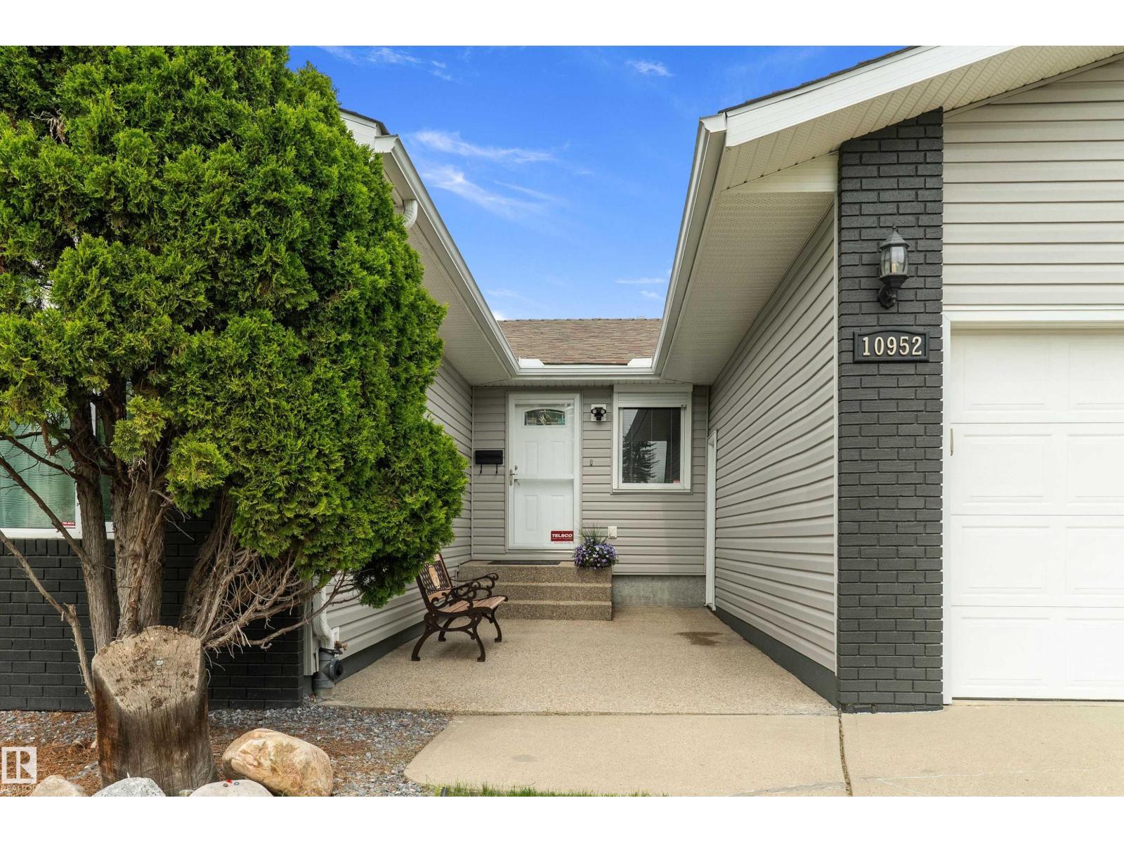 10952 34a Av NW, Edmonton, Alberta  T6J 2V1 - Photo 4 - E4494489