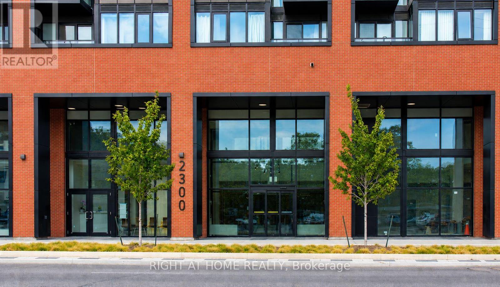 107 - 2300 St Clair Avenue W, Toronto, Ontario  M6N 1K8 - Photo 3 - W13464564