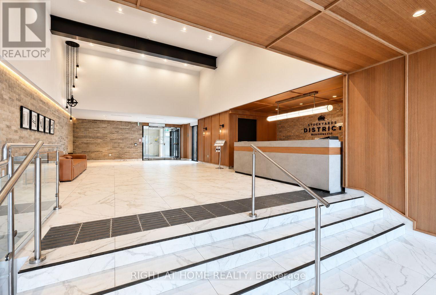 107 - 2300 St Clair Avenue W, Toronto, Ontario  M6N 1K8 - Photo 4 - W13464564