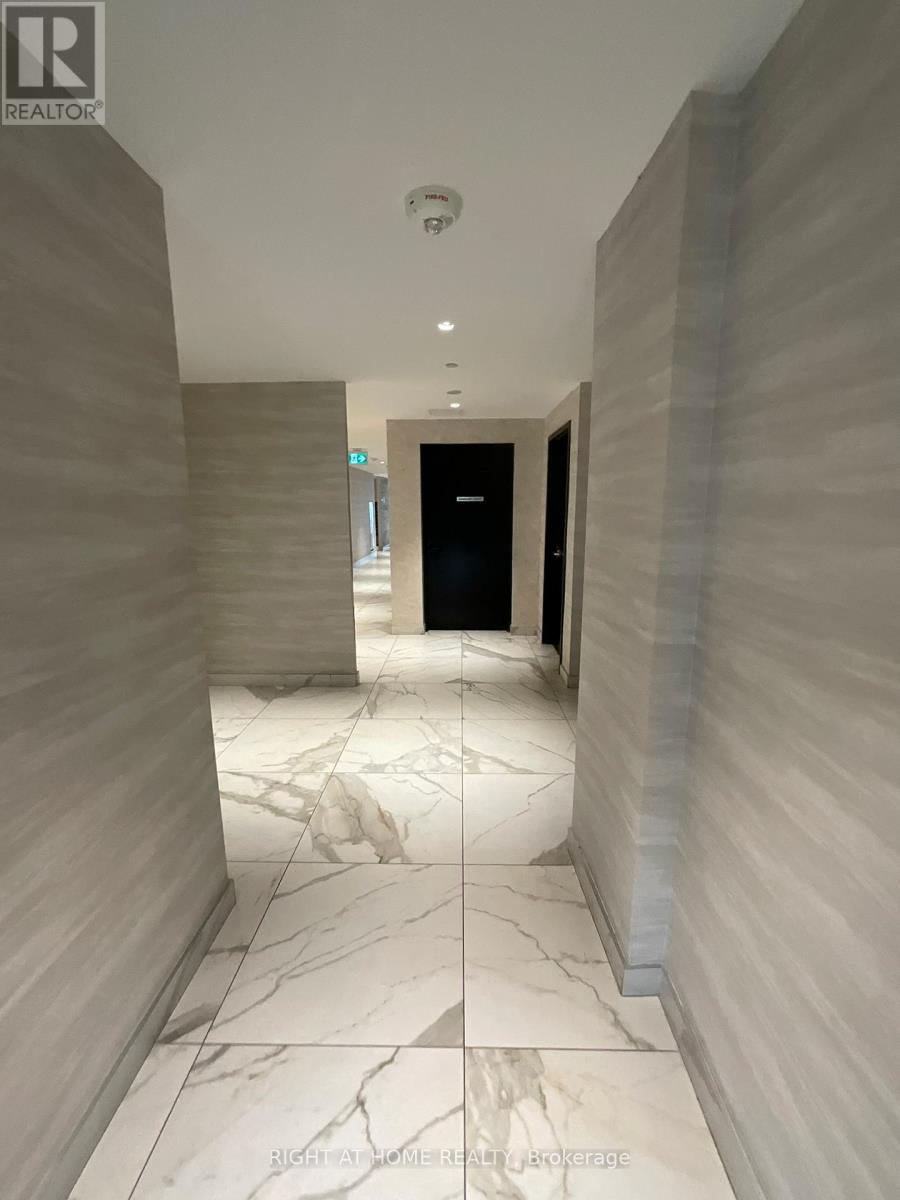 107 - 2300 St Clair Avenue W, Toronto, Ontario  M6N 1K8 - Photo 7 - W13464564