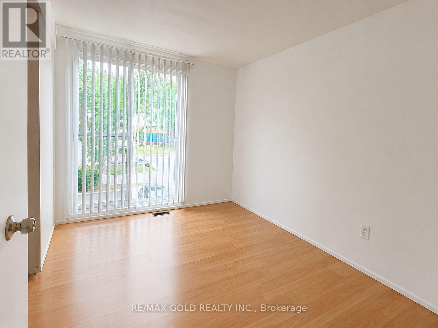 15 Huntingwood Crescent, Brampton, Ontario L6S 1C5 - Photo 6 - W13457324