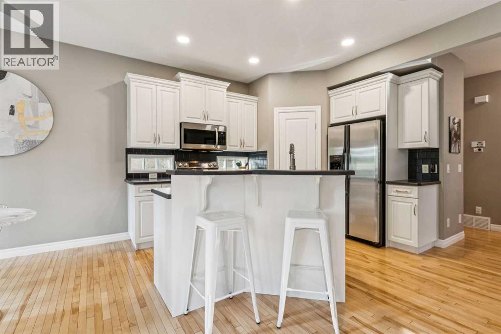 58 Cougar Plateau Way Sw, Calgary, Alberta  T3H 5S5 - Photo 7 - A2322134
