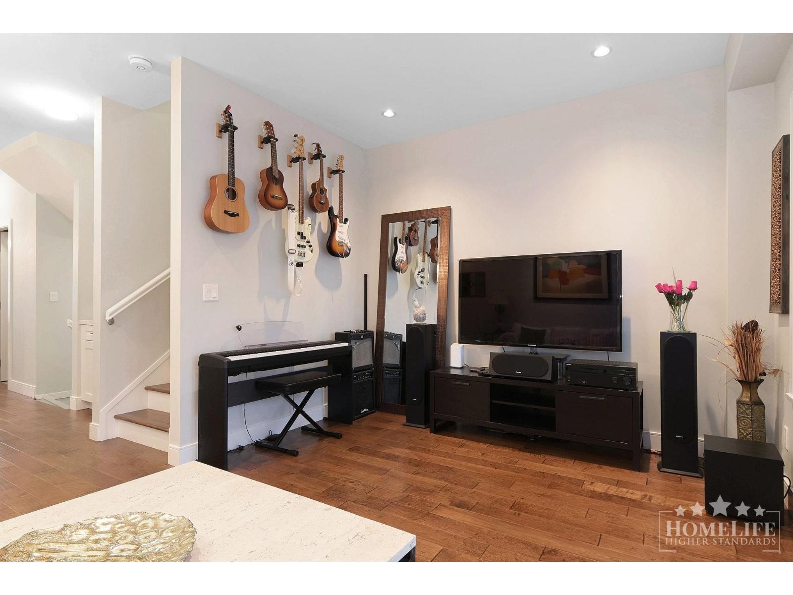 2 1321 Fir Street, White Rock, British Columbia  V4B 4B3 - Photo 3 - R3137716