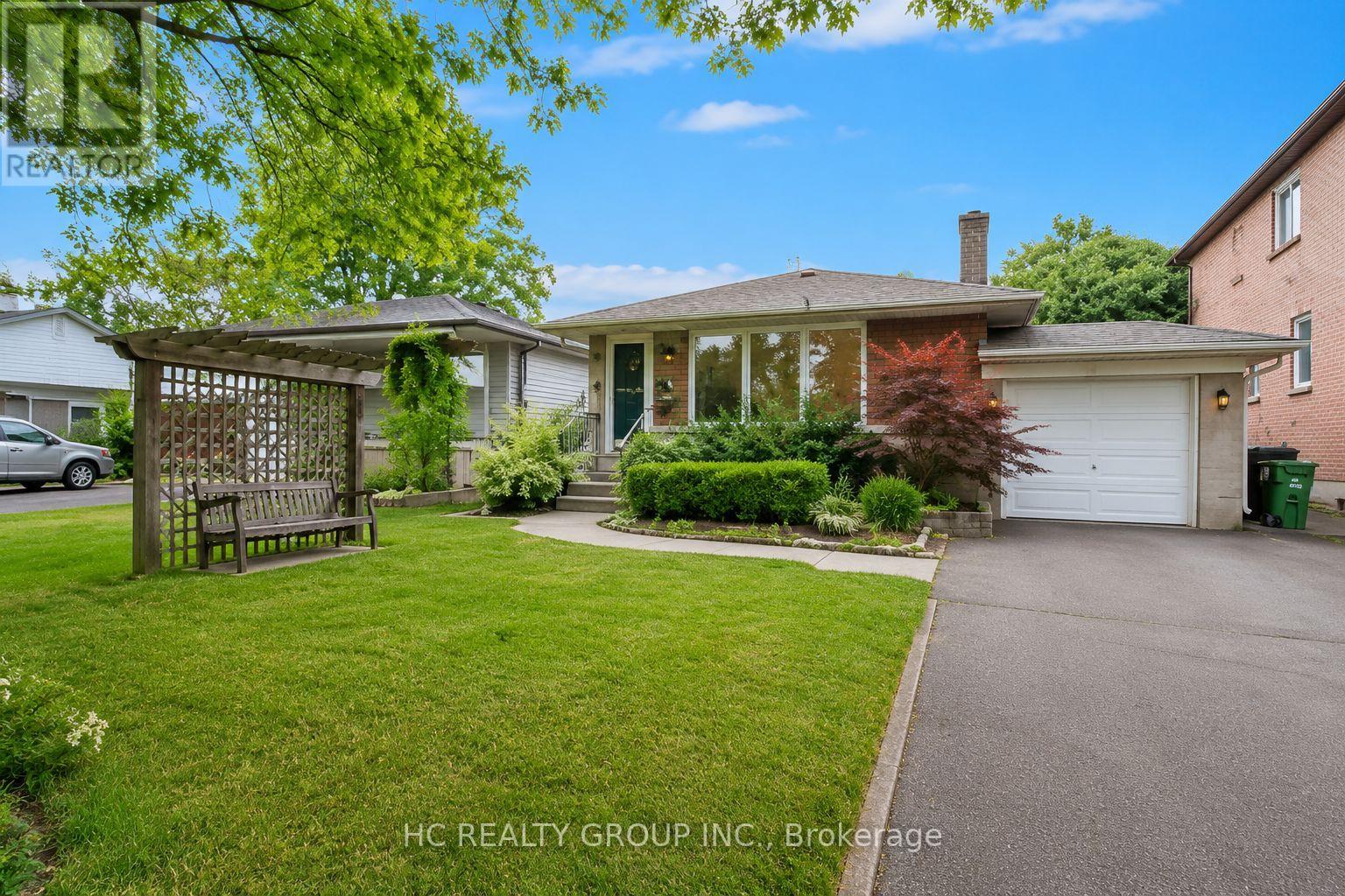 980 Lillian Street, Toronto, Ontario  M2M 3E9 - Photo 1 - C13464580