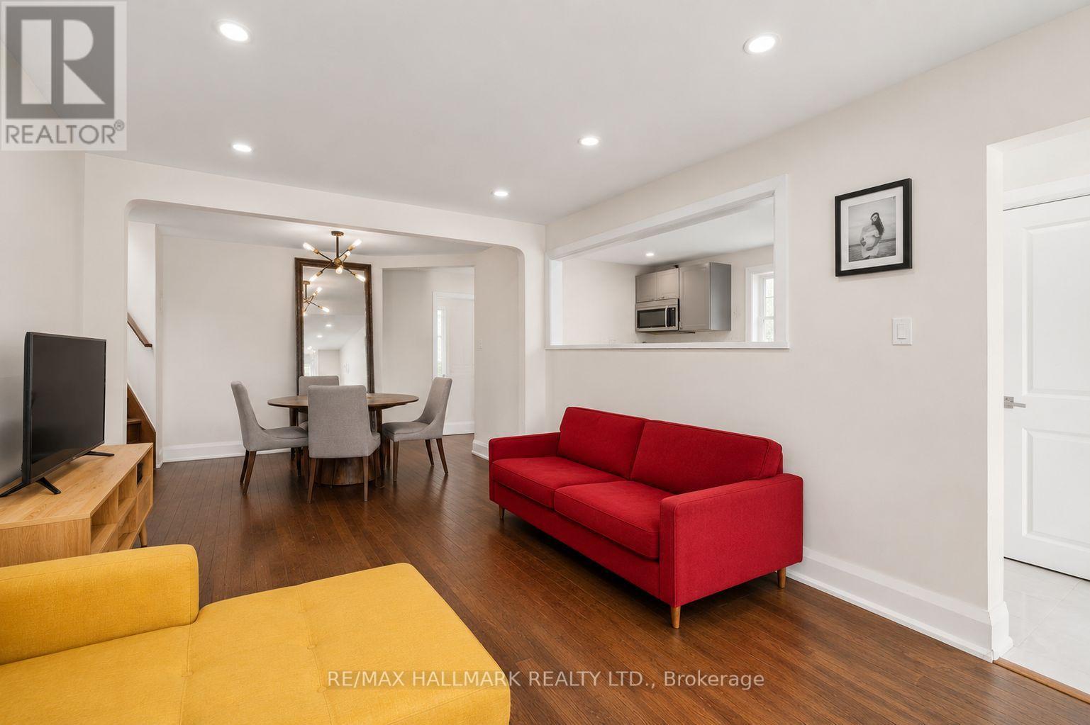 8 Davies Crescent, Toronto, Ontario  M4J 2X5 - Photo 3 - E13464572
