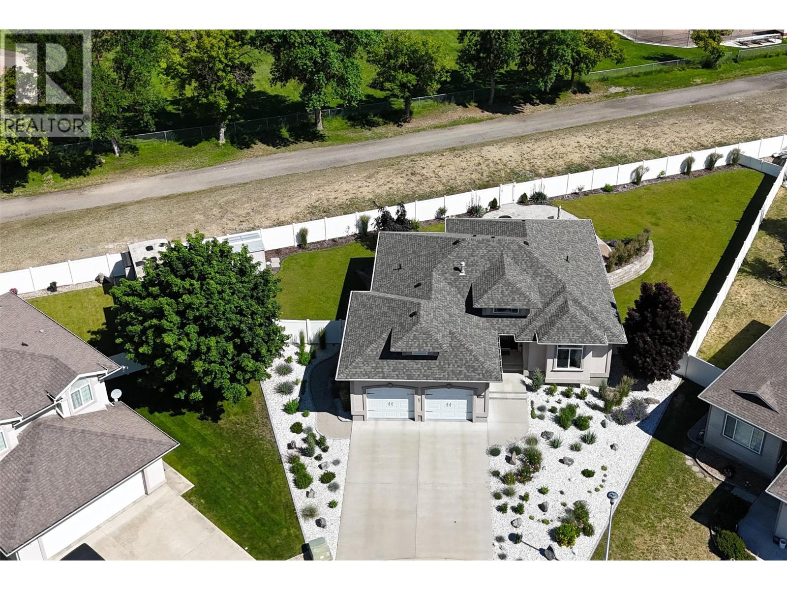 2180 Brycen Place, Grand Forks, British Columbia  V0H 1H0 - Photo 2 - 10391435