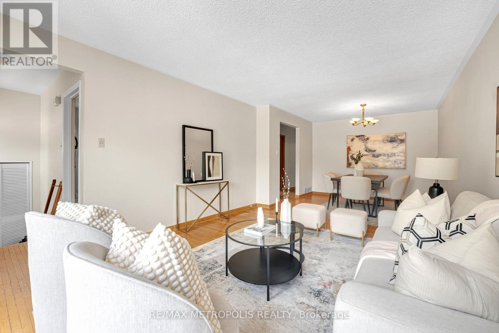 76 Harrington Crescent, Toronto, Ontario  M2M 2Y5 - Photo 3 - C13464338