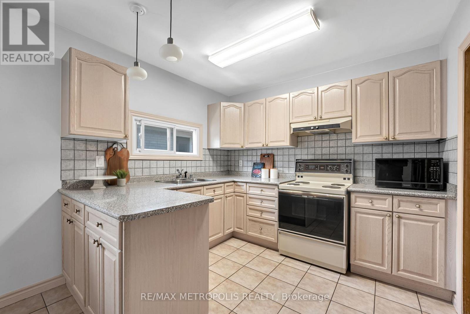 76 Harrington Crescent, Toronto, Ontario  M2M 2Y5 - Photo 7 - C13464338